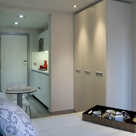 מלון דירות Salamanca Suite Studios 4*