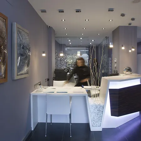 מלון דירות Salamanca Suite Studios 4*